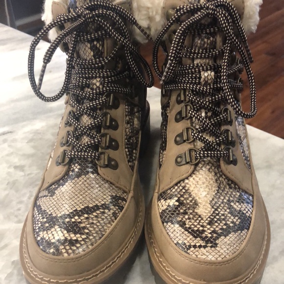 Beautiful boots, never worn. Beige with camouflage inserts. Size 8 women - Picture 4 of 4